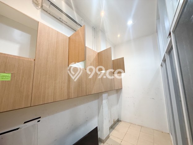 Ruko Bagus Dijual LB 230m2 Lokasi Strategis Jakarta Selatan Area Cocok untuk Berbisnis Ruko Bagus Dijual LB 230m2 Lokasi Strategis Jakarta Selatan Area Cocok untuk Berbisnis