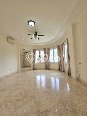 Rumah Kondisi Baik Disewakan di Kemang, Jakarta Selatan LT 750m2, LB 700m2 Rumah Kondisi Baik Disewakan di Kemang, Jakarta Selatan LT 750m2, LB 700m2