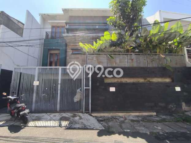 Lokasi strategis! Rumah siap pakai disewakan di Tebet LB 350m2 Lokasi strategis! Rumah siap pakai disewakan di Tebet LB 350m2