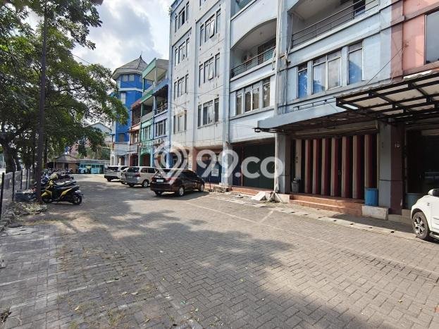 Ruko Disewa di Duren Sawit, Jakarta Timur, LT 135m2 / LB 470m2 Ruko Disewa di Duren Sawit, Jakarta Timur, LT 135m2 / LB 470m2