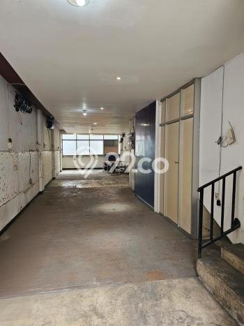 LOKASI BISNIS! Ruko Disewakan Kawasan Cilandak, Luas 360m², Jalan Utama LOKASI BISNIS! Ruko Disewakan Kawasan Cilandak, Luas 360m², Jalan Utama
