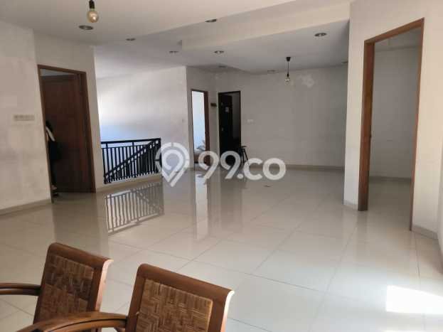 Lokasi strategis! Rumah siap pakai disewakan di Tebet LB 350m2 Lokasi strategis! Rumah siap pakai disewakan di Tebet LB 350m2