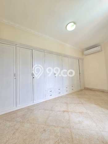 Rumah Kondisi Baik Disewakan di Kemang, Jakarta Selatan LT 750m2, LB 700m2 Rumah Kondisi Baik Disewakan di Kemang, Jakarta Selatan LT 750m2, LB 700m2