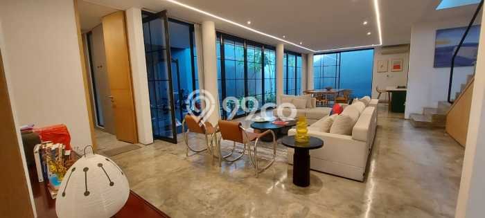Rumah Luxury Modern Tanpa Renovasi di Bintaro Jakarta Selatan Rumah Luxury Modern Tanpa Renovasi di Bintaro Jakarta Selatan