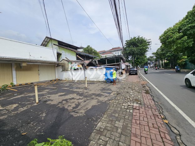 Area Ramai! Ruko Dijual di Pancoran untuk Bisnis Luas Bangunan 300m2 Area Ramai! Ruko Dijual di Pancoran untuk Bisnis Luas Bangunan 300m2