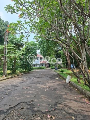 Hunian Mewah LB 400m2 Siap Huni Desain Elegan di Bintaro, Tangerang Selatan Hunian Mewah LB 400m2 Siap Huni Desain Elegan di Bintaro, Tangerang Selatan