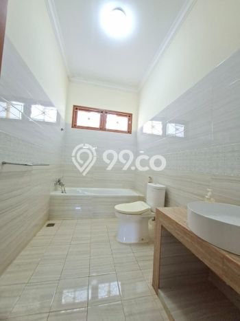Hunian Mewah LB 400m2 Siap Huni Desain Elegan di Bintaro, Tangerang Selatan Hunian Mewah LB 400m2 Siap Huni Desain Elegan di Bintaro, Tangerang Selatan