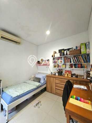 Rumah Luas Asri 4 KT Siap Pakai di Bintaro Tangerang Selatan Rumah Luas Asri 4 KT Siap Pakai di Bintaro Tangerang Selatan