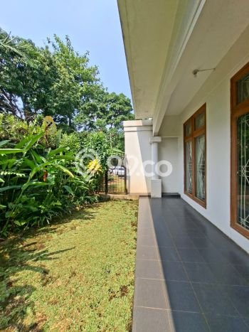 Hunian Mewah LB 400m2 Siap Huni Desain Elegan di Bintaro, Tangerang Selatan Hunian Mewah LB 400m2 Siap Huni Desain Elegan di Bintaro, Tangerang Selatan