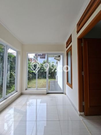 Hunian Mewah LB 400m2 Siap Huni Desain Elegan di Bintaro, Tangerang Selatan Hunian Mewah LB 400m2 Siap Huni Desain Elegan di Bintaro, Tangerang Selatan