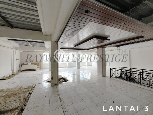 Disewakan Ruko di Kelapa Gading Jakarta Utara LT 229m2, LB 810m2 Disewakan Ruko di Kelapa Gading Jakarta Utara LT 229m2, LB 810m2