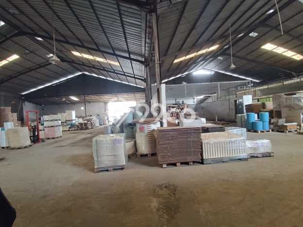 Unit Gudang Paling Strategis di Cipondoh Tangerang dengan LB 1600m2 Unit Gudang Paling Strategis di Cipondoh Tangerang dengan LB 1600m2