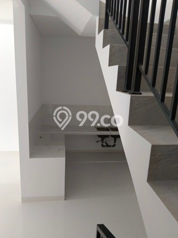 Rumah Elit Modern Tanpa Renovasi di Meruya Jakarta Barat Rumah Elit Modern Tanpa Renovasi di Meruya Jakarta Barat