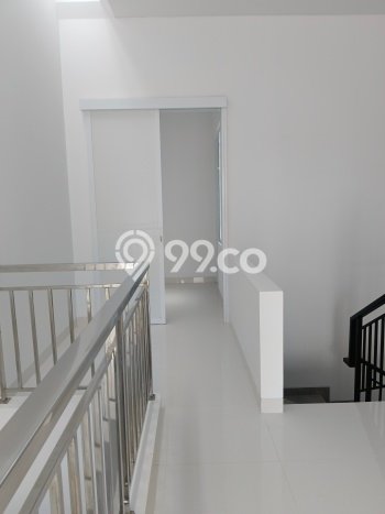 Rumah Elit Modern Tanpa Renovasi di Meruya Jakarta Barat Rumah Elit Modern Tanpa Renovasi di Meruya Jakarta Barat
