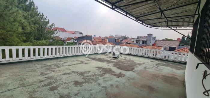 Rumah Elit Modern Tanpa Renovasi di BSD City Tangerang Rumah Elit Modern Tanpa Renovasi di BSD City Tangerang