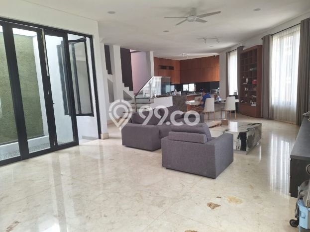 Hunian Mewah LB 350m2 Siap Pakai Desain Elegan di Modernland, Tangerang Hunian Mewah LB 350m2 Siap Pakai Desain Elegan di Modernland, Tangerang