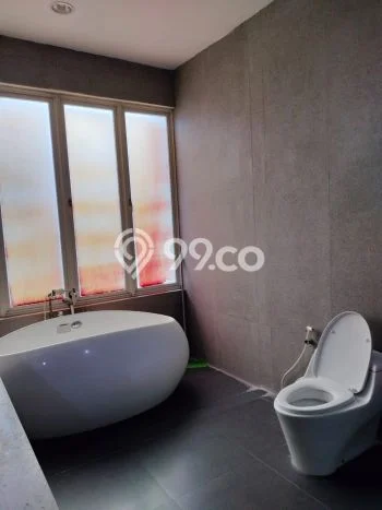 Rumah Luxury Modern Tanpa Renovasi di Pakuwon Indah Surabaya Rumah Luxury Modern Tanpa Renovasi di Pakuwon Indah Surabaya