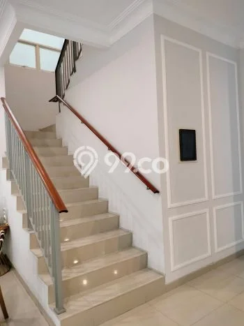 Rumah Luxury Modern Tanpa Renovasi di Pakuwon Indah Surabaya Rumah Luxury Modern Tanpa Renovasi di Pakuwon Indah Surabaya