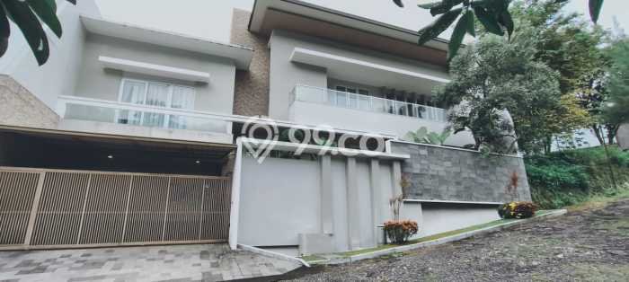 Dijual Rumah Mewah Megah Dengan View Cantik di papandayan, Semarang Dijual Rumah Mewah Megah Dengan View Cantik di papandayan, Semarang