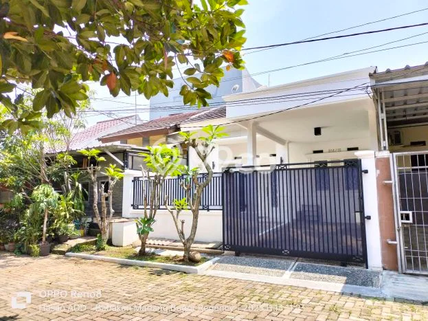 Disewakan! Rumah 2 Kamar Tidur &
2 Kamar Mandi di Sentul City, Bogor Disewakan! Rumah 2 Kamar Tidur &
2 Kamar Mandi di Sentul City, Bogor