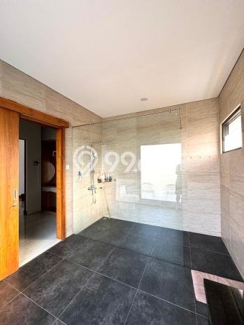Rumah Elit LB 300m2 Siap Pakai Desain Elegan di Sentul City, Bogor Rumah Elit LB 300m2 Siap Pakai Desain Elegan di Sentul City, Bogor
