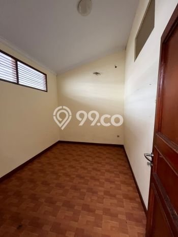 Disewakan! Rumah 4 Kamar Tidur &
2 Kamar Mandi di Tanjung Duren Selatan, Jakarta Barat Disewakan! Rumah 4 Kamar Tidur &
2 Kamar Mandi di Tanjung Duren Selatan, Jakarta Barat