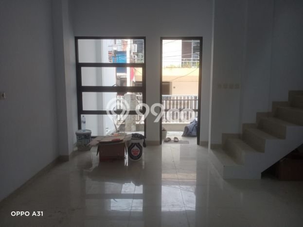 Rumah di Tanjung Duren Utara, 3 KM, Akses Mudah Pusat Kota, LT 72m² LB 144m² Rumah di Tanjung Duren Utara, 3 KM, Akses Mudah Pusat Kota, LT 72m² LB 144m²