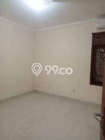Disewakan! Rumah 4 Kamar Tidur &
2 Kamar Mandi di Tanjung Duren Selatan, Jakarta Barat Disewakan! Rumah 4 Kamar Tidur &
2 Kamar Mandi di Tanjung Duren Selatan, Jakarta Barat