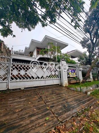 Rumah Mewah LB 450m2 Siap Pakai Desain Elegan di papandayan, Semarang Rumah Mewah LB 450m2 Siap Pakai Desain Elegan di papandayan, Semarang