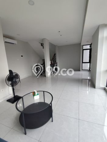 Ready to Use! Luxury House LT 65m2 Desain Modern di Kemang Ready to Use! Luxury House LT 65m2 Desain Modern di Kemang