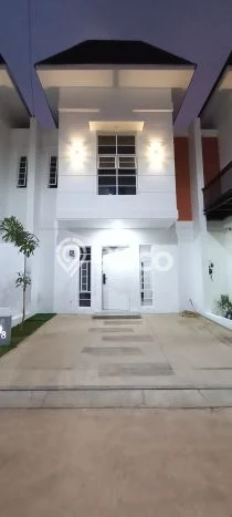 Jual Rumah Eksklusif 3 KT di Cibubur, Jakarta Timur Jual Rumah Eksklusif 3 KT di Cibubur, Jakarta Timur
