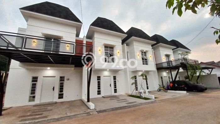 For Sale Rumah 2 Kamar Lokasi Ideal Nyaman dan Strategis di Ciracas For Sale Rumah 2 Kamar Lokasi Ideal Nyaman dan Strategis di Ciracas