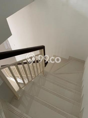 Rumah Elit Modern Tanpa Renovasi di Gading Serpong Tangerang Rumah Elit Modern Tanpa Renovasi di Gading Serpong Tangerang