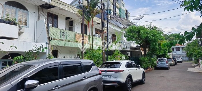 Rumah Mewah LB 310m2 Siap Huni Desain Elegan di Green Ville, Jakarta Barat Rumah Mewah LB 310m2 Siap Huni Desain Elegan di Green Ville, Jakarta Barat