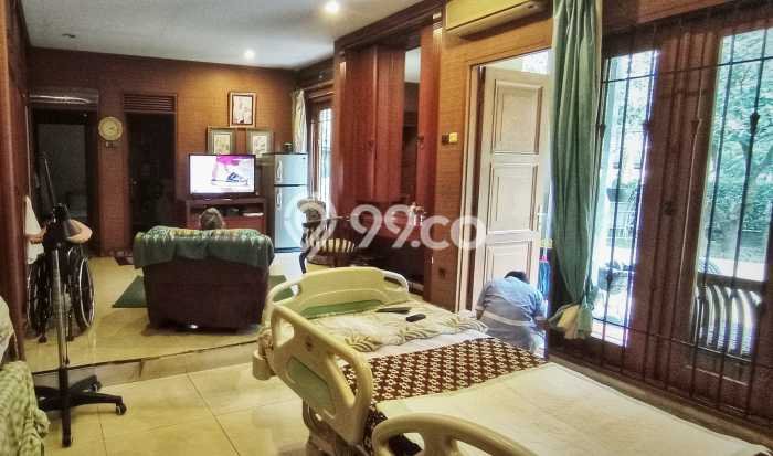 Ready to Use! Premium House LT 1225m2 Desain Elegan di Diponegoro Ready to Use! Premium House LT 1225m2 Desain Elegan di Diponegoro