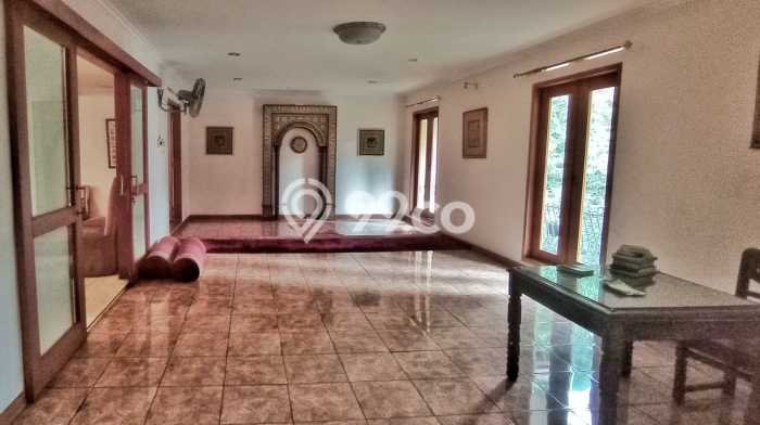 Ready to Use! Premium House LT 1225m2 Desain Elegan di Diponegoro Ready to Use! Premium House LT 1225m2 Desain Elegan di Diponegoro