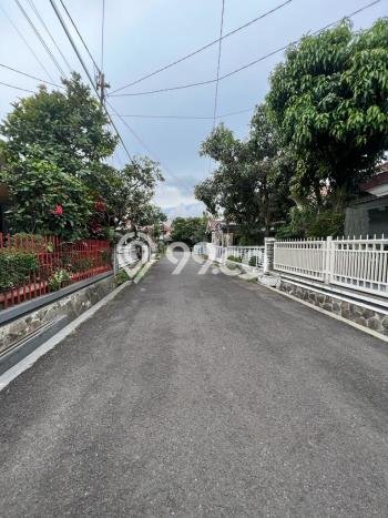 Rumah Elit Modern Tanpa Renovasi di Buah Batu Bandung Rumah Elit Modern Tanpa Renovasi di Buah Batu Bandung