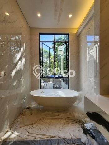 For Sale! Luxury House LT 235m2 Desain Elegan di Pondok Indah For Sale! Luxury House LT 235m2 Desain Elegan di Pondok Indah