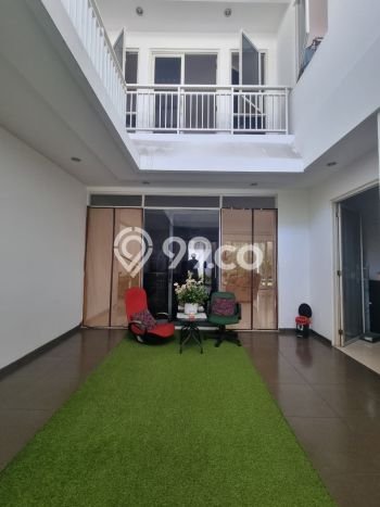 Hunian Mewah LB 300m2 Siap Pakai Desain Elegan di Cirendeu, Jakarta Selatan Hunian Mewah LB 300m2 Siap Pakai Desain Elegan di Cirendeu, Jakarta Selatan