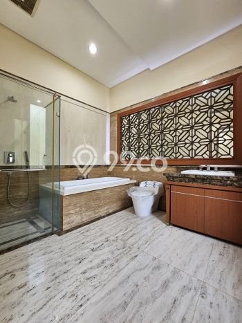 Siap Huni Hunian Elit 5 Kamar di Kebayoran Baru Dekat ke Mana Pun Siap Huni Hunian Elit 5 Kamar di Kebayoran Baru Dekat ke Mana Pun