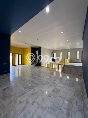 Disewakan! Rumah 5 Kamar Tidur &
4 Kamar Mandi di Kemang, Jakarta Selatan Disewakan! Rumah 5 Kamar Tidur &
4 Kamar Mandi di Kemang, Jakarta Selatan