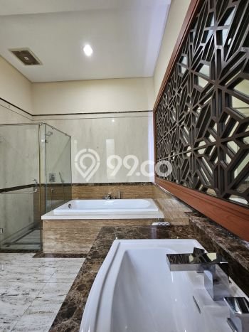 Siap Huni Hunian Elit 5 Kamar di Kebayoran Baru Dekat ke Mana Pun Siap Huni Hunian Elit 5 Kamar di Kebayoran Baru Dekat ke Mana Pun