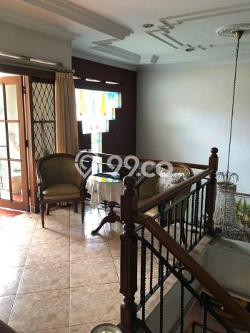 Rumah Dengan Harga Terbaik 5 Kamar Tidur Akses Dekat di Kawasan Berkembang Buah Batu, Bandung Rumah Dengan Harga Terbaik 5 Kamar Tidur Akses Dekat di Kawasan Berkembang Buah Batu, Bandung