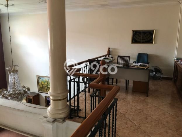 Rumah Dengan Harga Terbaik 5 Kamar Tidur Akses Dekat di Kawasan Berkembang Buah Batu, Bandung Rumah Dengan Harga Terbaik 5 Kamar Tidur Akses Dekat di Kawasan Berkembang Buah Batu, Bandung