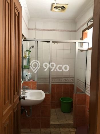 Rumah Dengan Harga Terbaik 5 Kamar Tidur Akses Dekat di Kawasan Berkembang Buah Batu, Bandung Rumah Dengan Harga Terbaik 5 Kamar Tidur Akses Dekat di Kawasan Berkembang Buah Batu, Bandung
