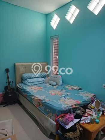 For Sale Rumah 4 Kamar Lokasi Strategis Nyaman dan Strategis di Karang Tengah For Sale Rumah 4 Kamar Lokasi Strategis Nyaman dan Strategis di Karang Tengah