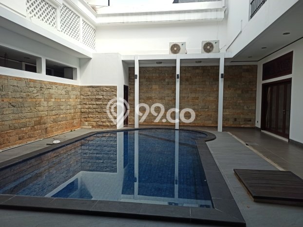 LOKASI STRATEGIS! Rumah kawasan Senopati, Dekat Stasiun, 4 KT, Luas 650m² LB 700m² LOKASI STRATEGIS! Rumah kawasan Senopati, Dekat Stasiun, 4 KT, Luas 650m² LB 700m²