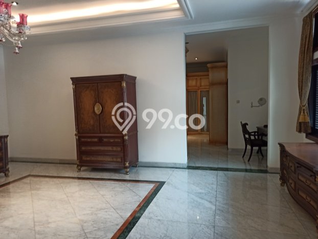 LOKASI STRATEGIS! Rumah kawasan Senopati, Dekat Stasiun, 4 KT, Luas 650m² LB 700m² LOKASI STRATEGIS! Rumah kawasan Senopati, Dekat Stasiun, 4 KT, Luas 650m² LB 700m²