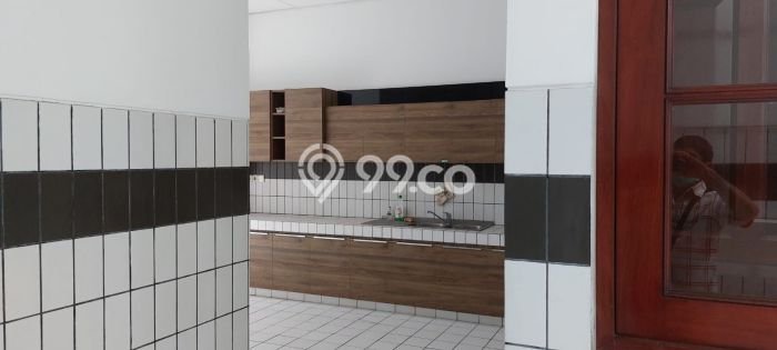 Rumah di Kebayoran Baru, 4 KT, Pemandangan Kota, LT 650m² Bangunan 850m² Rumah di Kebayoran Baru, 4 KT, Pemandangan Kota, LT 650m² Bangunan 850m²
