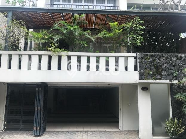 PRIME LOCATION! Rumah di Kebayoran Baru, 2 KM, Lingkungan Strategis, LT 250m² LB 250m² PRIME LOCATION! Rumah di Kebayoran Baru, 2 KM, Lingkungan Strategis, LT 250m² LB 250m²